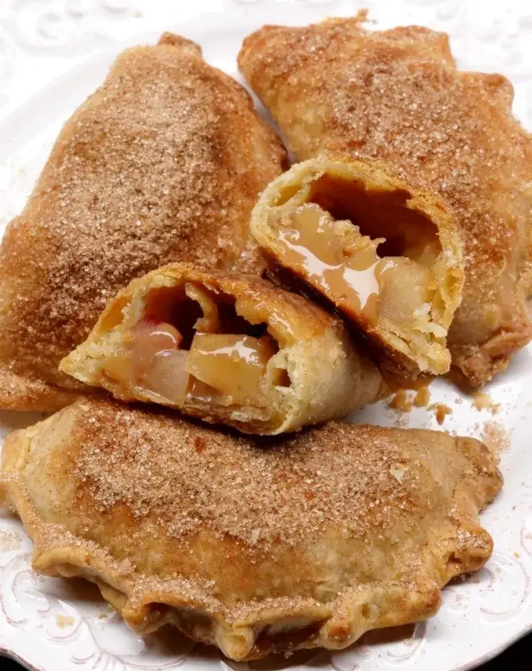 Apple and cinnamon pies in Air Fryer