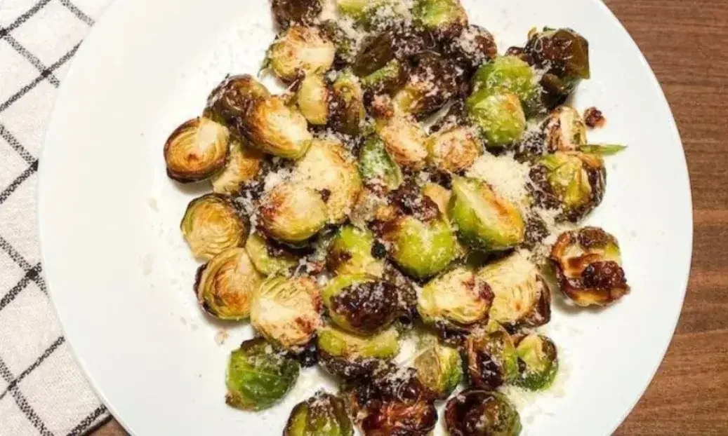 Bruselles with garlic and parmesan