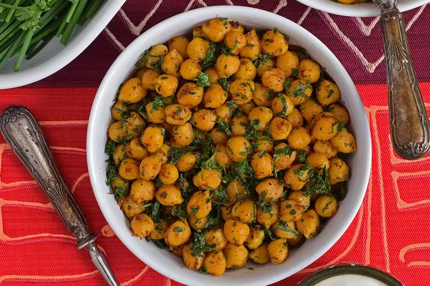 Chickpeas roasted with garlic and herbs