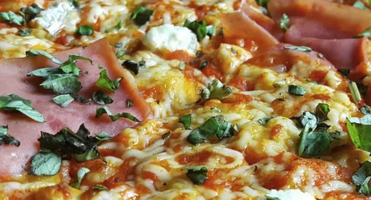 Ham and cheese pizza  in Air Fryer