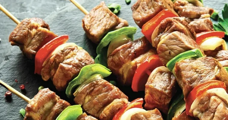 Meat and paprika skewers in Air Fryer