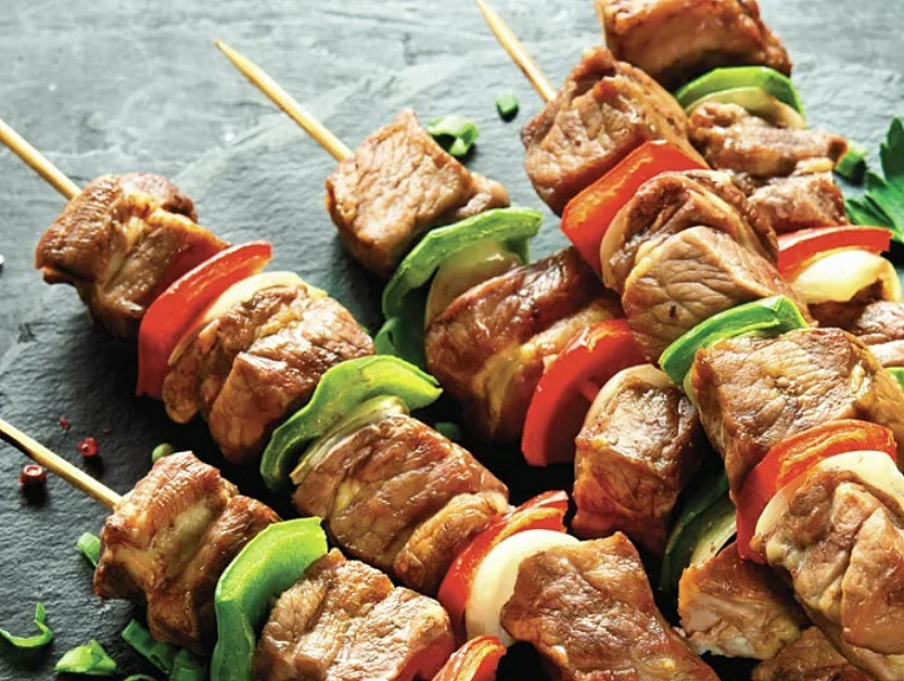 Meat and paprika skewers