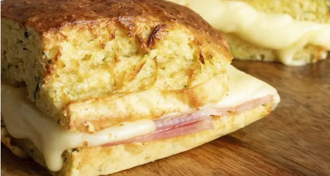 Mixed sandwich with courgette bread in Air Fryer