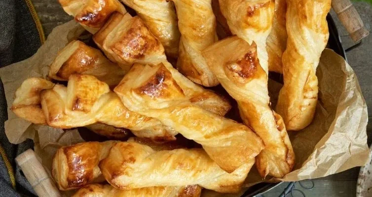 Puff pastry bows in Air Fryer
