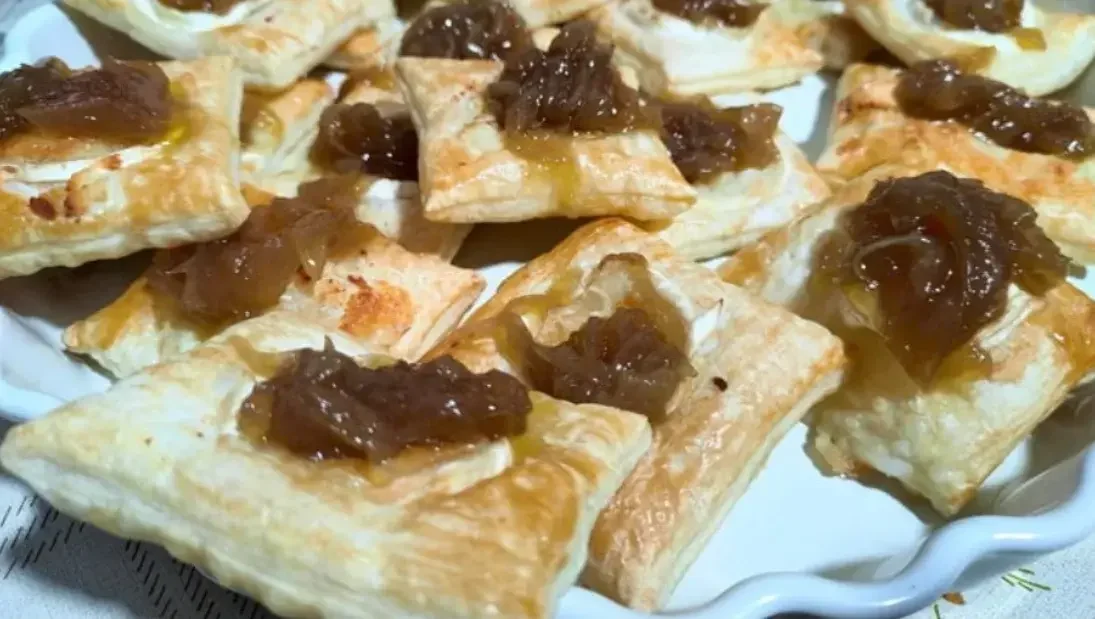 Puff pastry with goat’s cheese and caramelised onion in Air Fryer