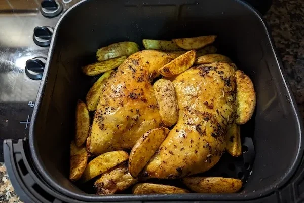 Roast chicken with potatoes in Air Fryer