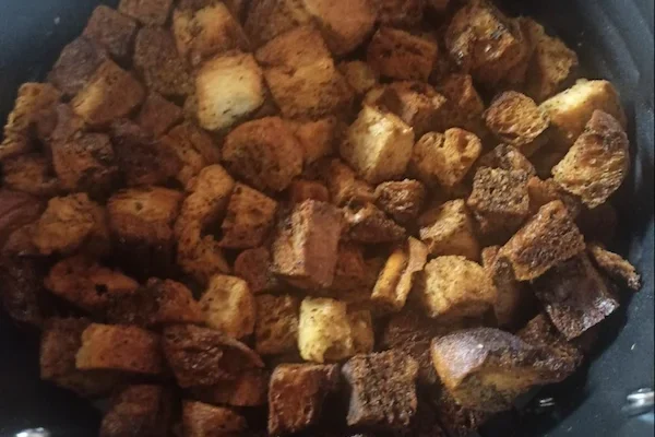 Spiced croutons in Air Fryer