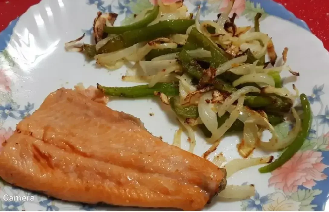 Air Fryer Trout with Potatoes, Asparagus and Peppers