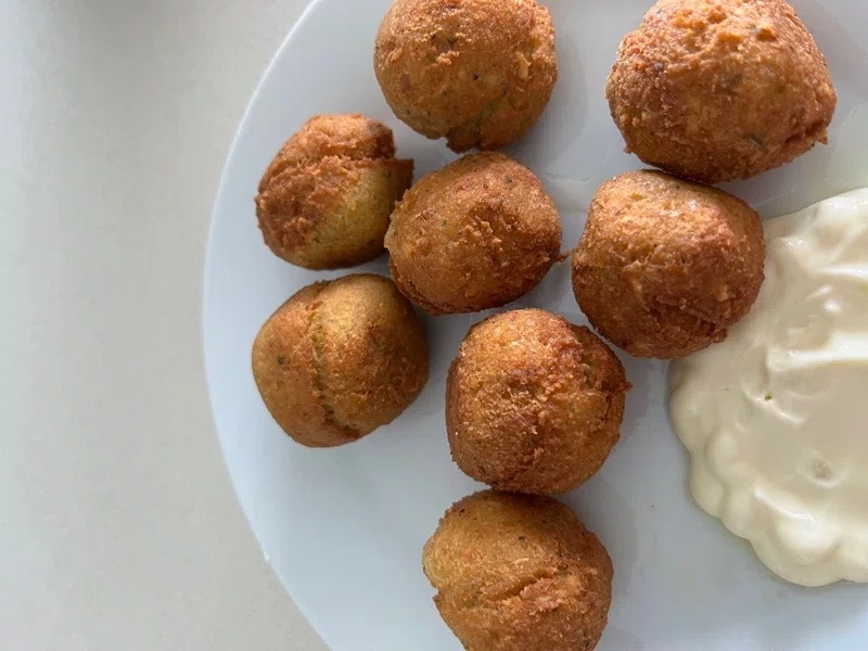 Falafel with yoghurt sauce for air fryer