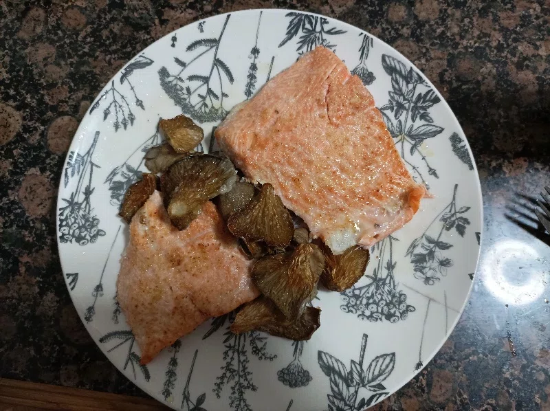 Air Fryer Salmon with Mushrooms