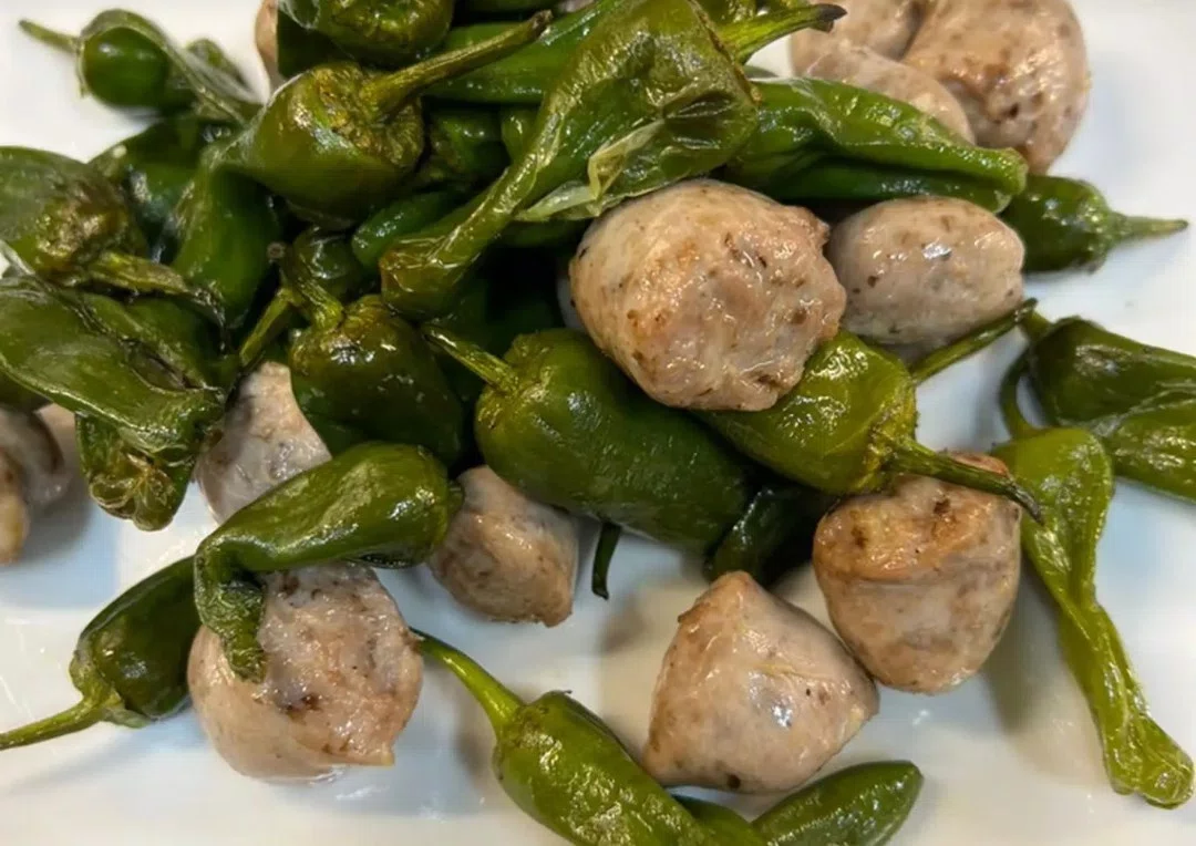 Padrón peppers with sausage for air fryer
