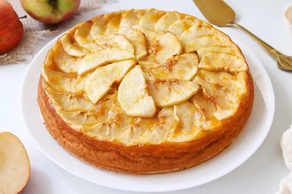 Easy Air Fryer Apple Pie Cake