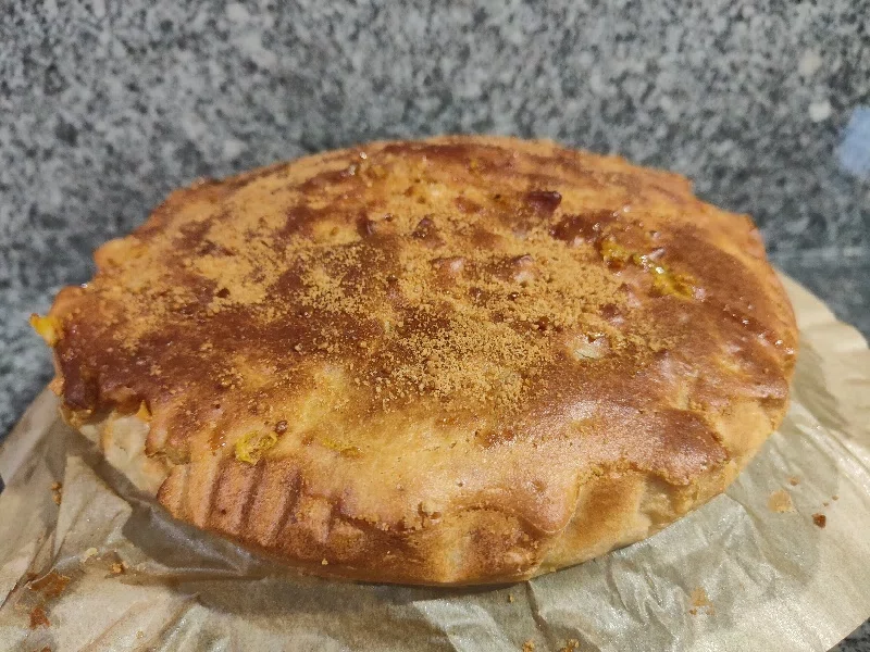 Yoghurt and apple sponge cake with walnuts for air fryer