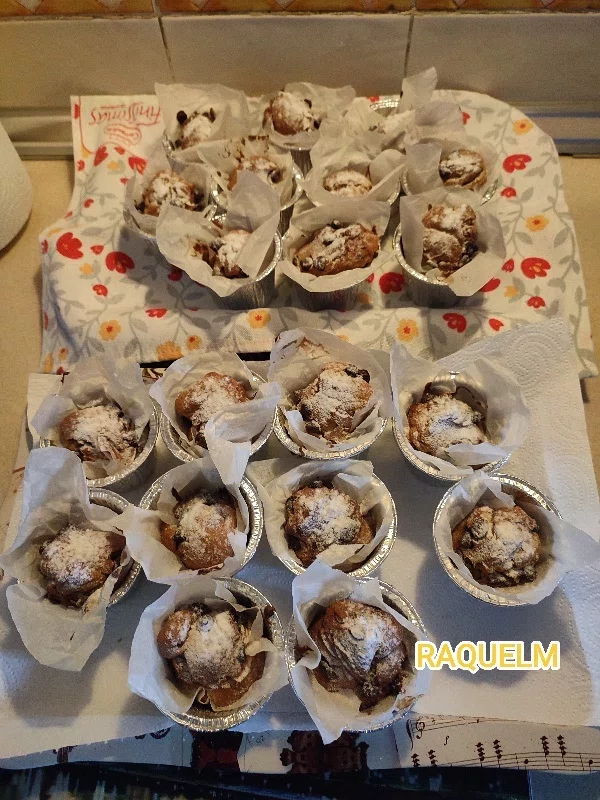 Coffee and dark chocolate muffin muffin style madgalenas