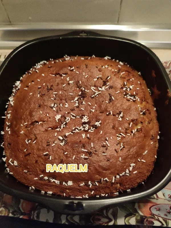 Yoghurt sponge cake with mandarin and white and dark chocolate noodles for air fryer